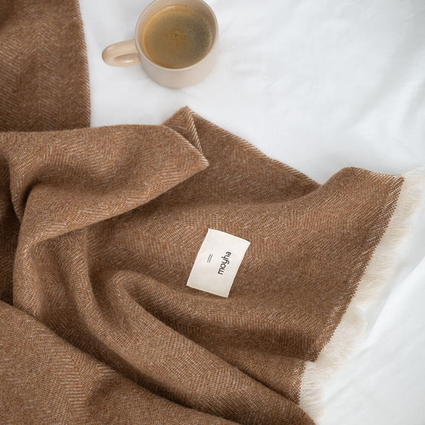 Herringbone deken Camel  220cm  x 240cm - Visgraat plaid - wol