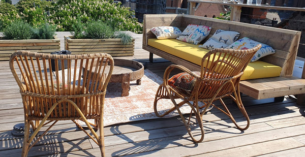 STEIGERHOUTEN HOEKLOUNGEBANK FANCY MET ZWARTE STRIPPOTEN