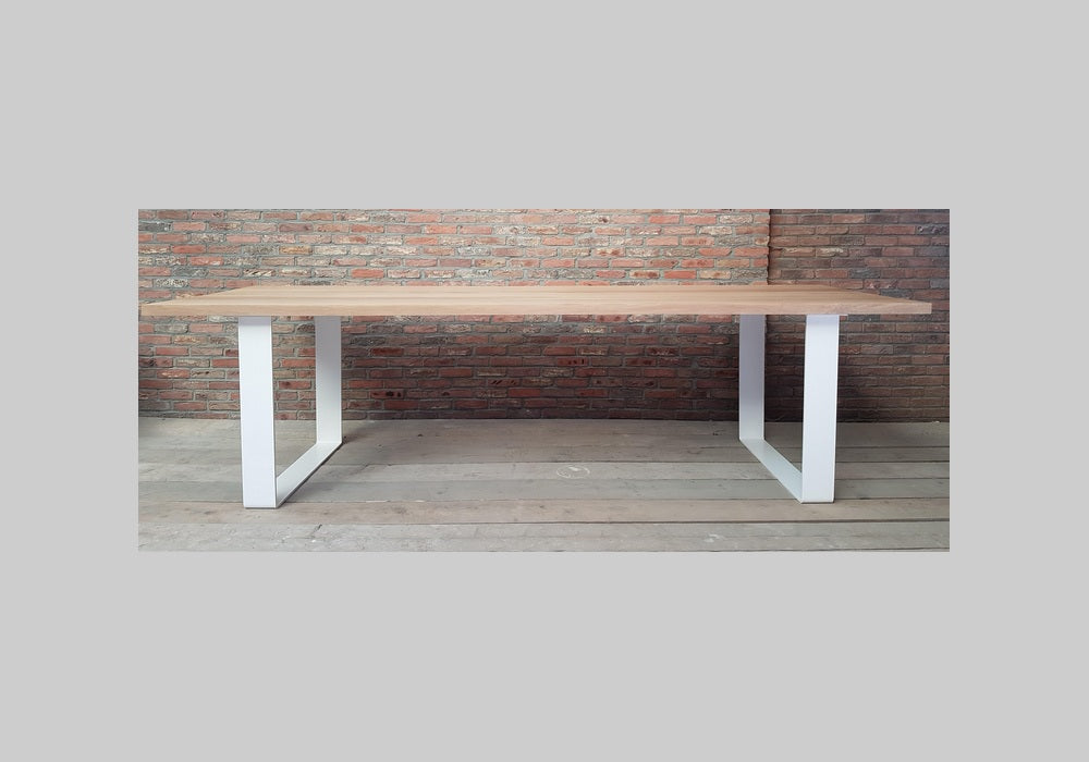 Massief Eiken tafel met witte strippoten