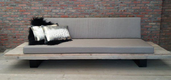 STEIGERHOUTEN LOUNGEBANK FANCY MET ZWARTE STRIPPOTEN