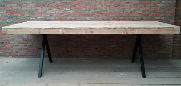 STEIGERHOUTEN TAFEL MET Y-POTEN