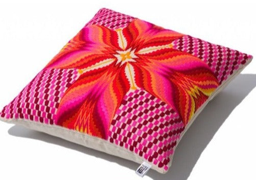 Kleurrijk Mexicaans kussen - roos/ fucia  - 45cm x 45cm